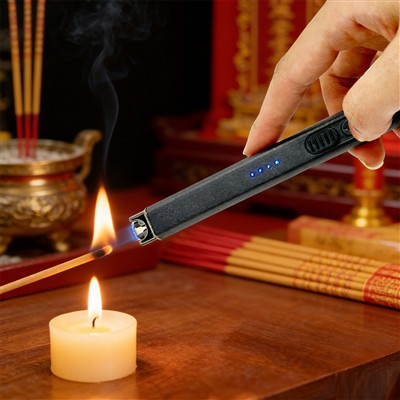 Qurbonlik paytida tutatqi yoqish uchun qayta zaryadlanuvchi elektr yoy shamchasi